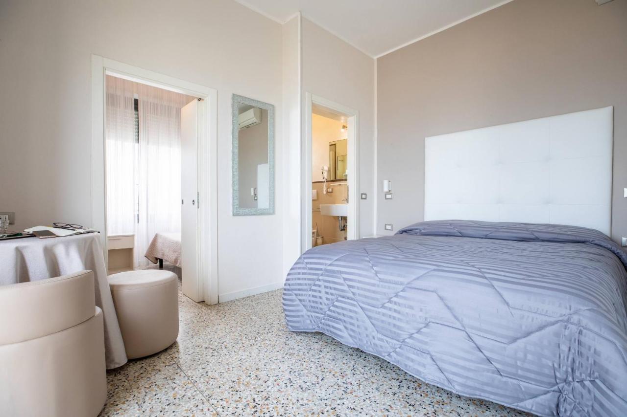 Hotel Deanna Белариа-Игеа Марина Екстериор снимка