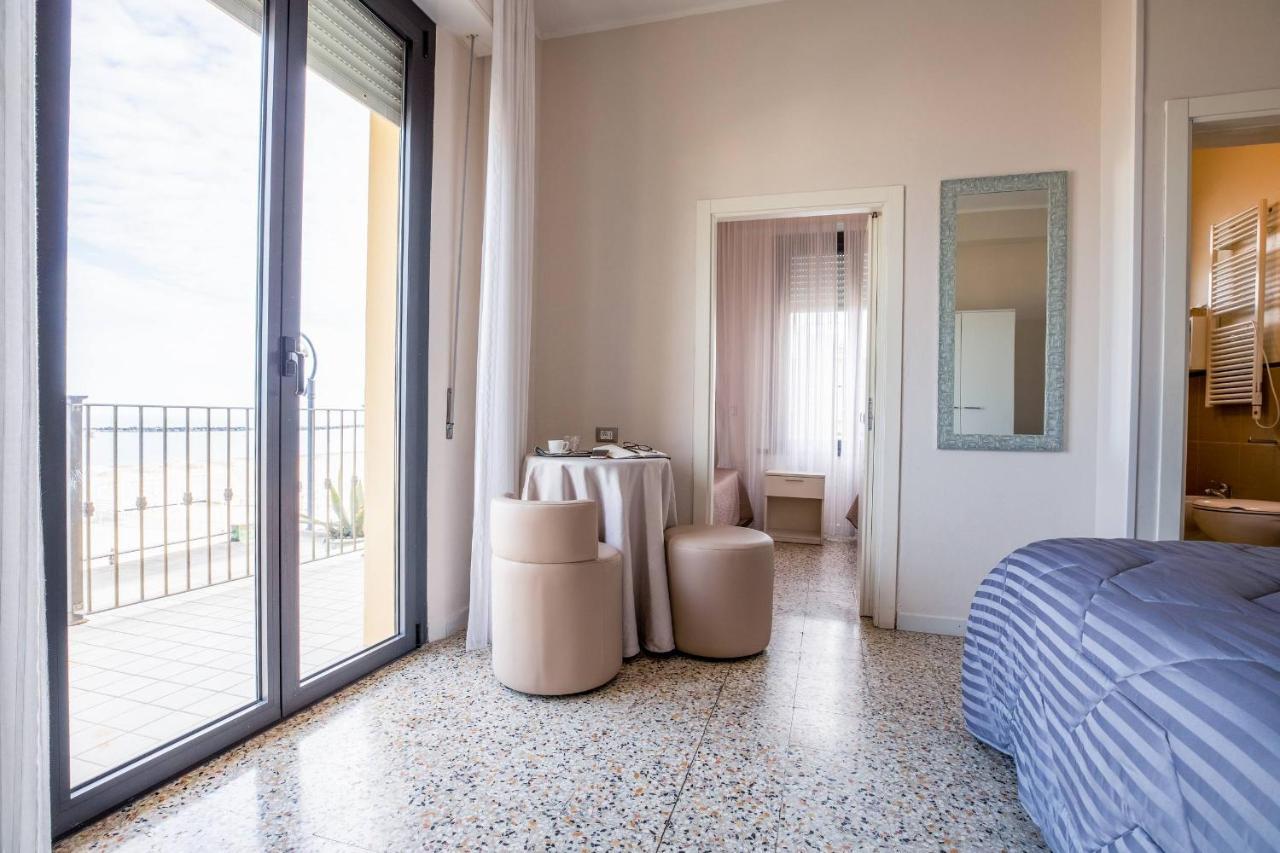 Hotel Deanna Белариа-Игеа Марина Екстериор снимка
