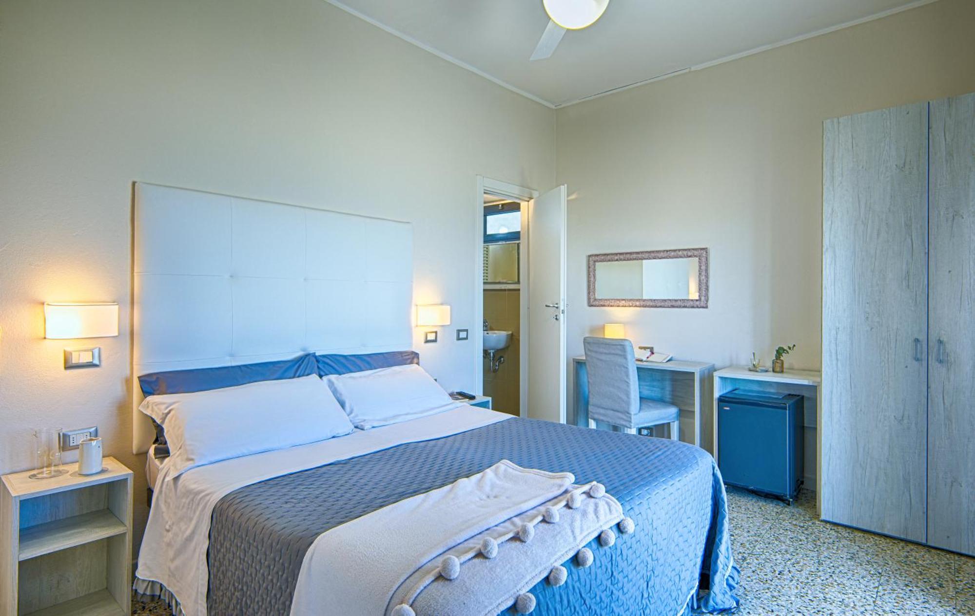 Hotel Deanna Белариа-Игеа Марина Екстериор снимка