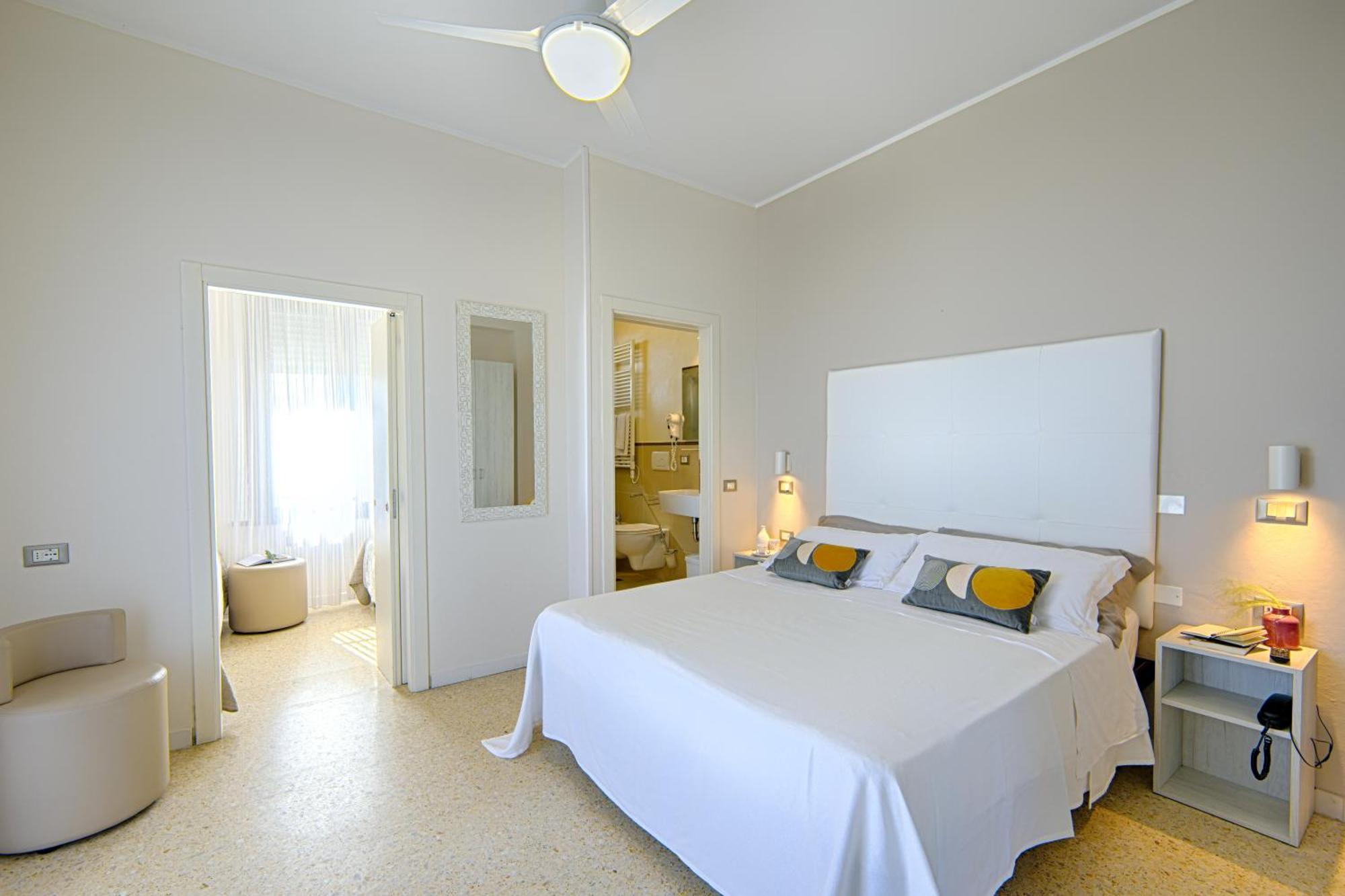 Hotel Deanna Белариа-Игеа Марина Екстериор снимка