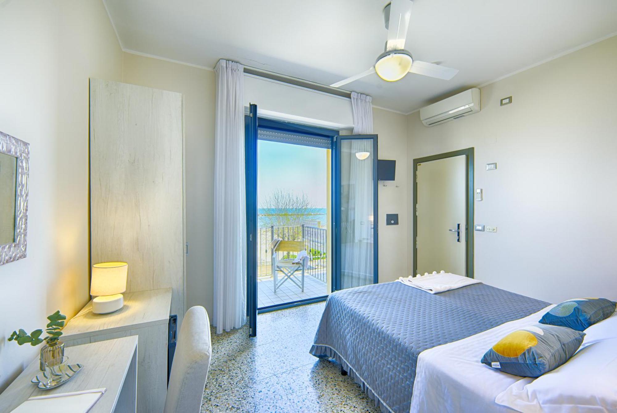 Hotel Deanna Белариа-Игеа Марина Екстериор снимка