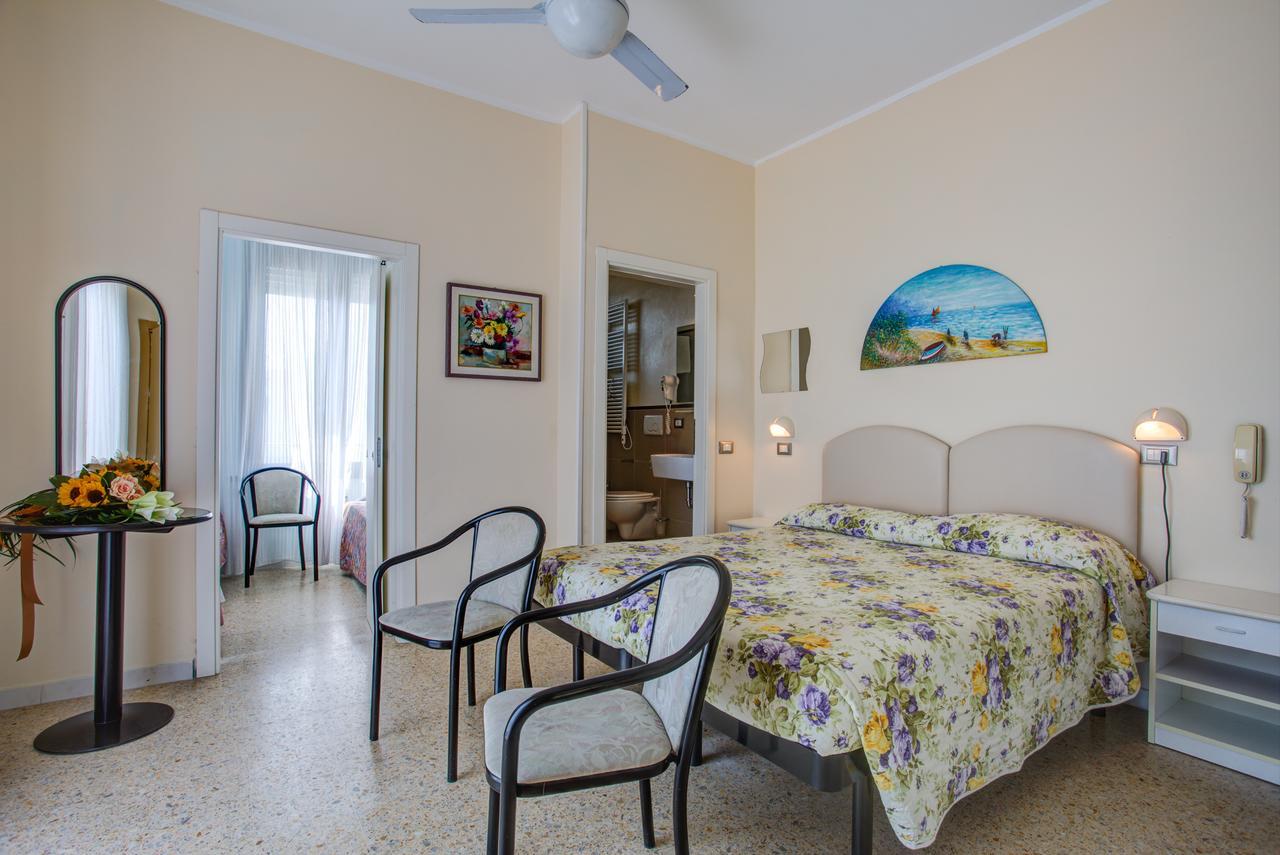Hotel Deanna Белариа-Игеа Марина Екстериор снимка