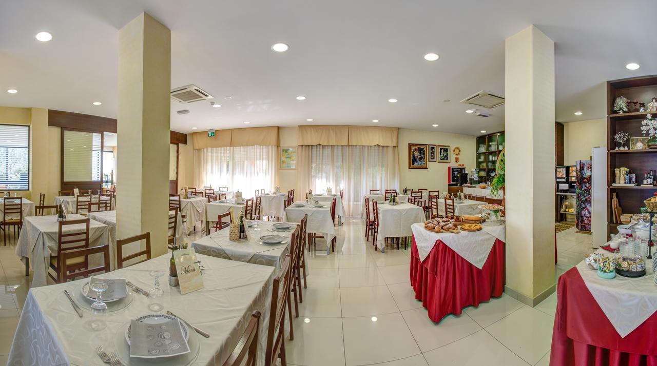 Hotel Deanna Белариа-Игеа Марина Екстериор снимка