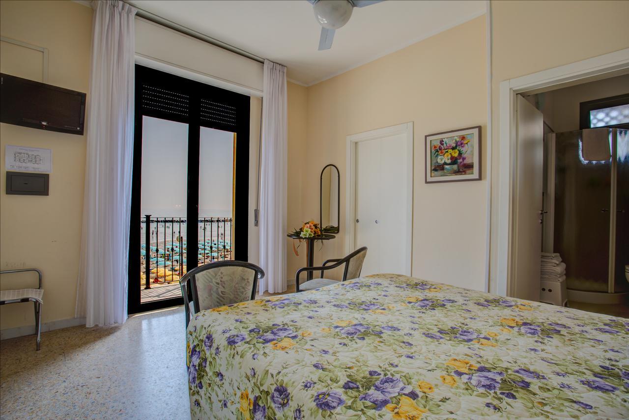 Hotel Deanna Белариа-Игеа Марина Екстериор снимка