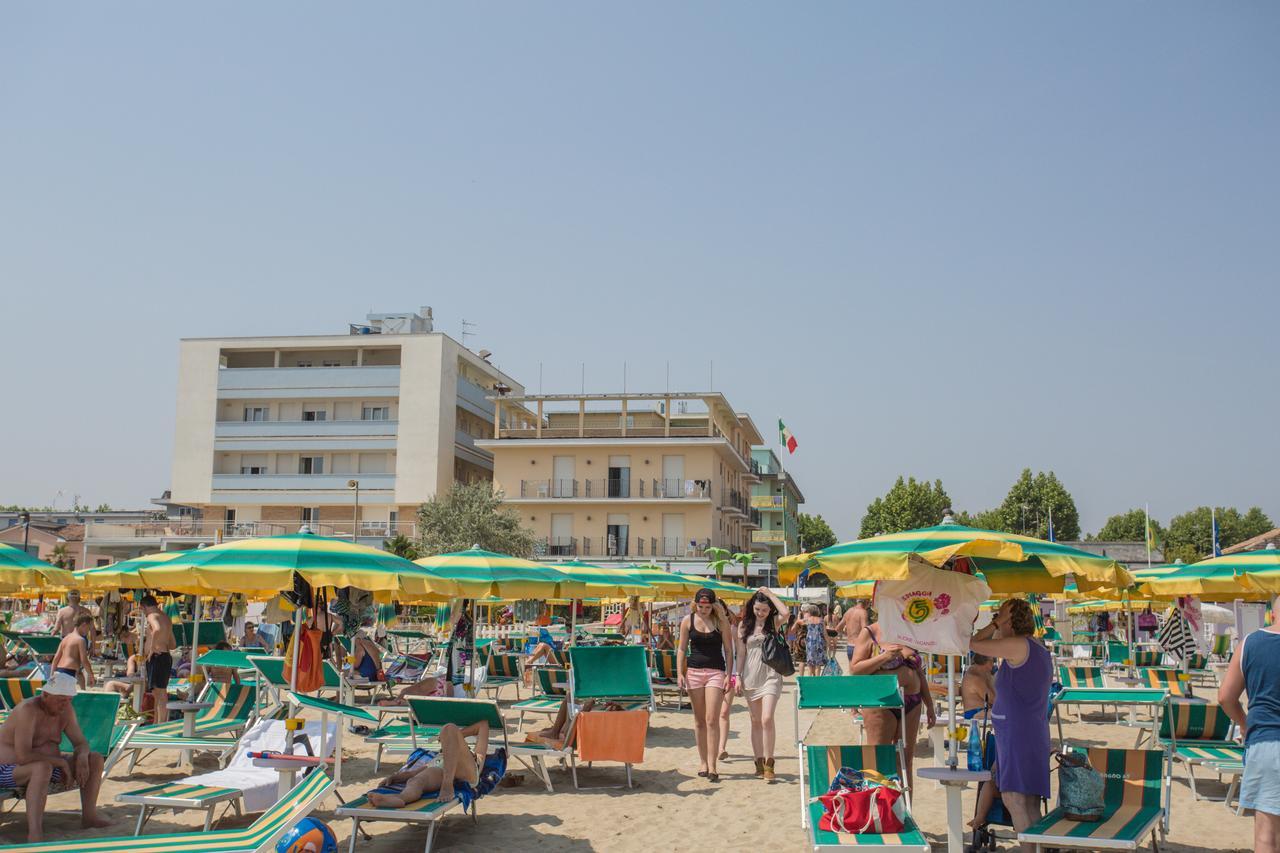 Hotel Deanna Белариа-Игеа Марина Екстериор снимка