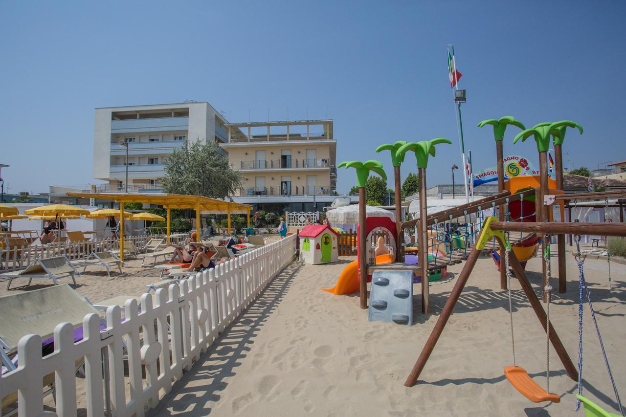 Hotel Deanna Белариа-Игеа Марина Екстериор снимка