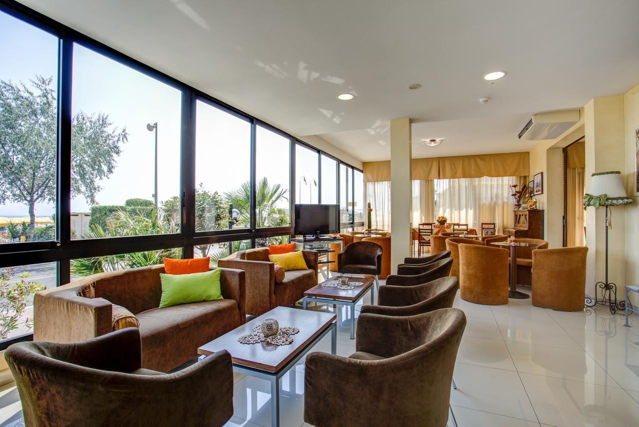 Hotel Deanna Белариа-Игеа Марина Екстериор снимка