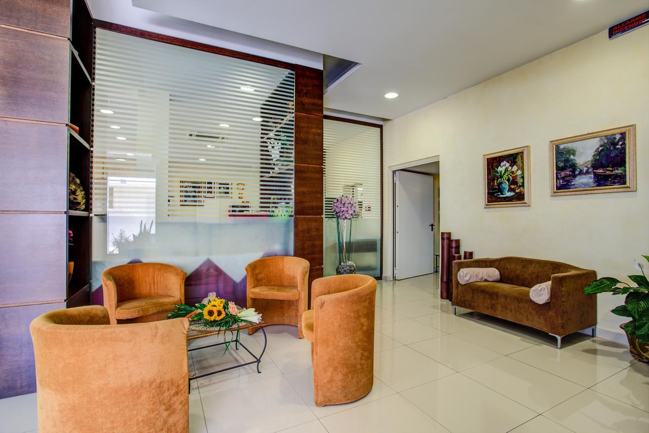 Hotel Deanna Белариа-Игеа Марина Екстериор снимка