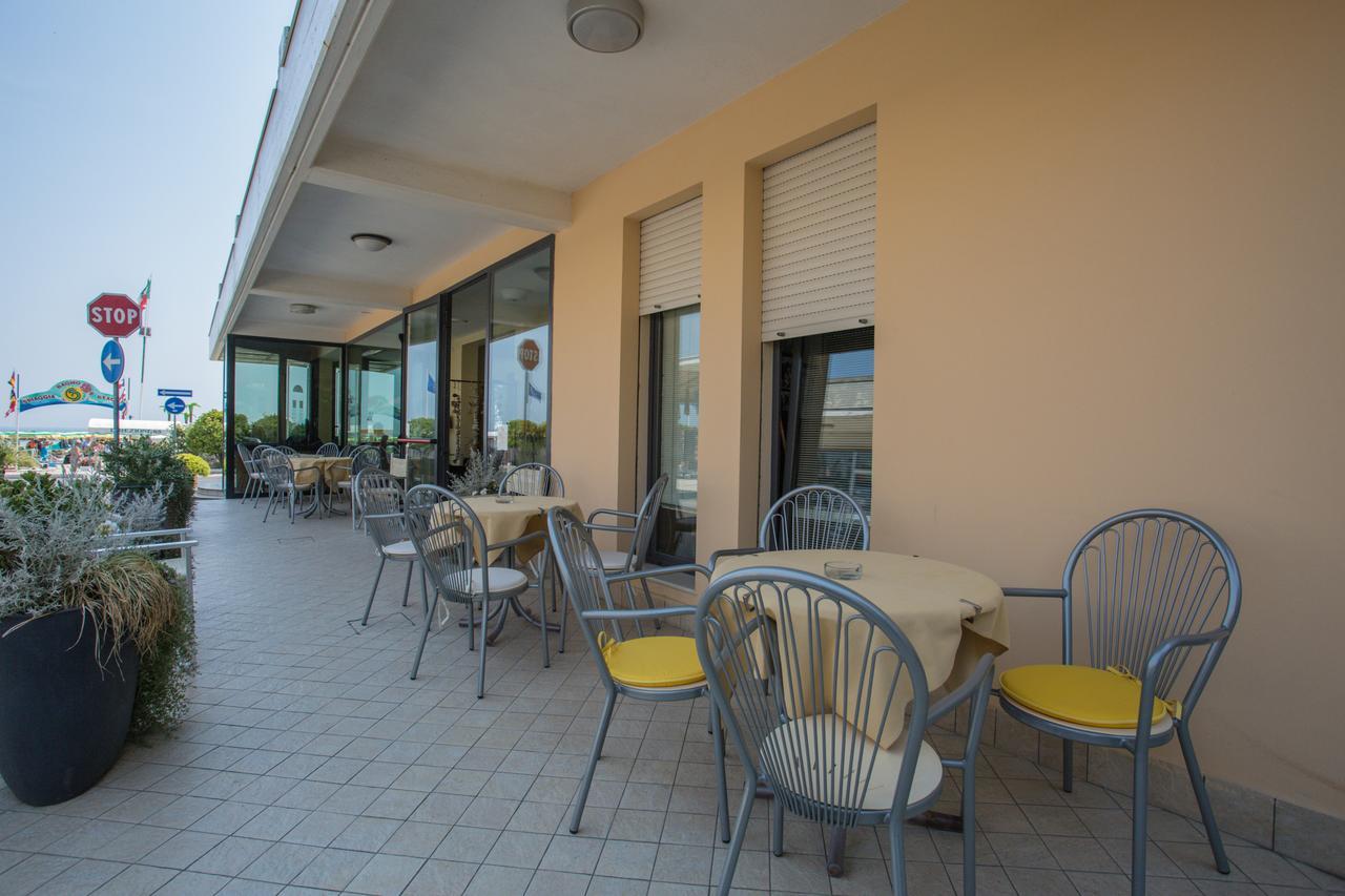 Hotel Deanna Белариа-Игеа Марина Екстериор снимка