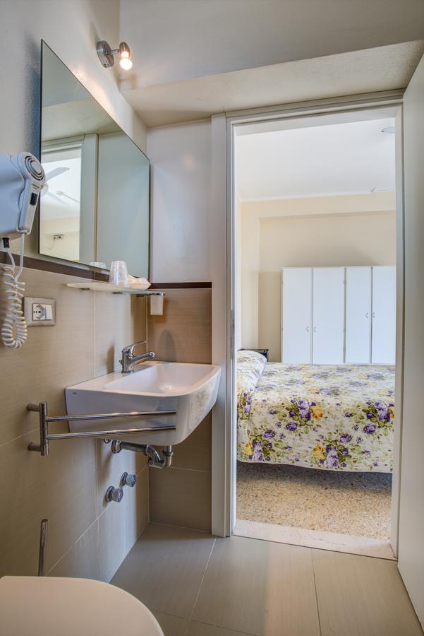 Hotel Deanna Белариа-Игеа Марина Екстериор снимка