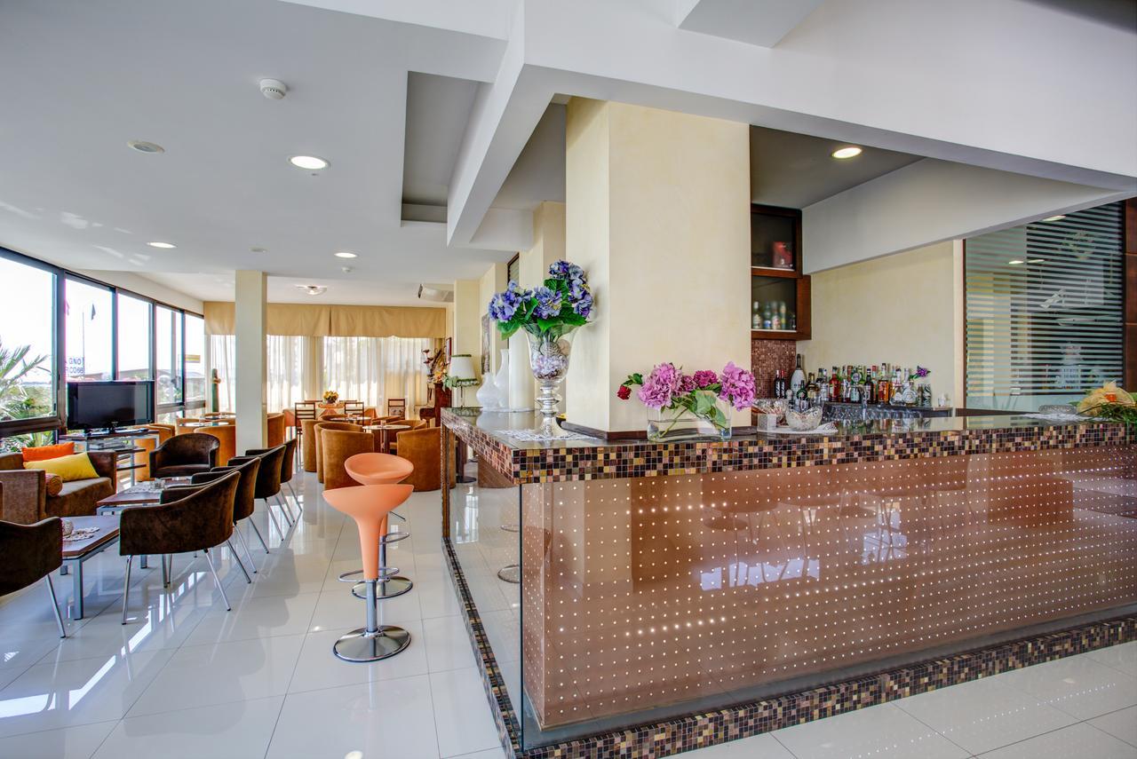 Hotel Deanna Белариа-Игеа Марина Екстериор снимка