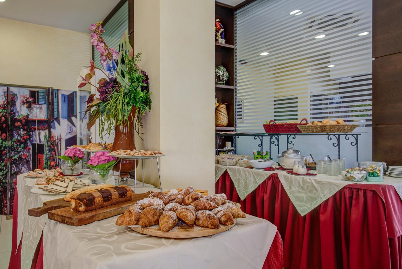 Hotel Deanna Белариа-Игеа Марина Екстериор снимка
