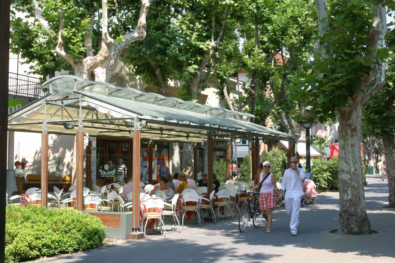 Hotel Deanna Белариа-Игеа Марина Екстериор снимка